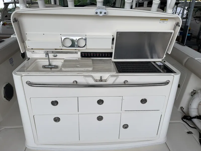 Slide: The Image of Boston Whaler 350 OUTRAGE 2017 - 15