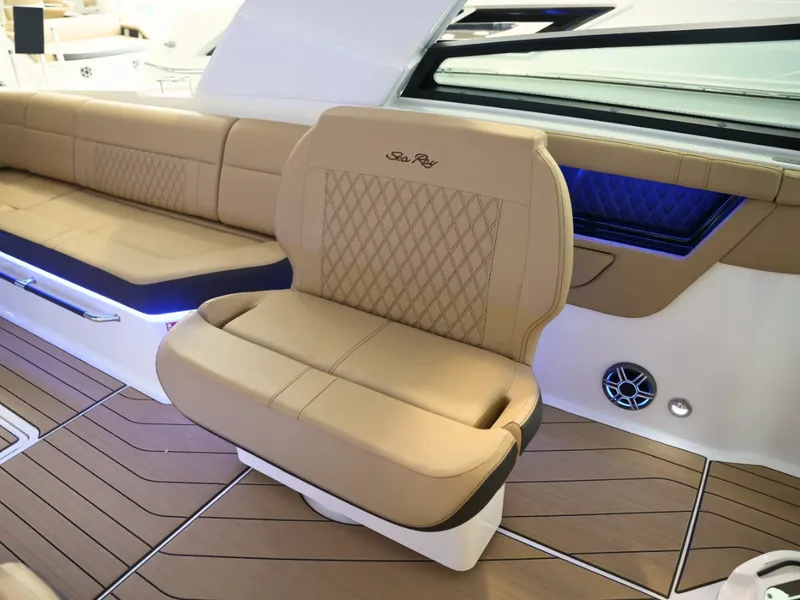 Slide: The Image of Sea Ray SLX 400 2026 - 37