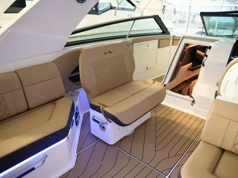 Slide: The Image of Sea Ray SLX 400 2026 - 36