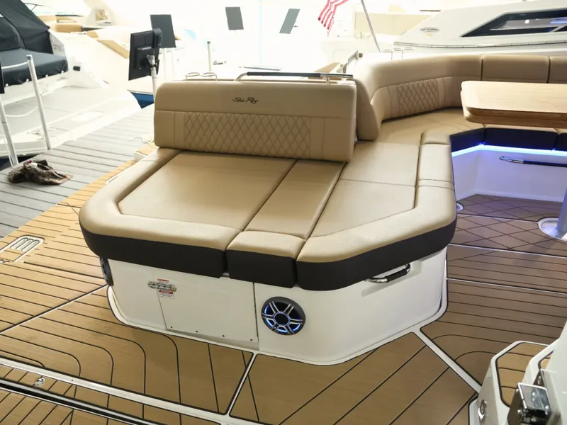 Slide: The Image of Sea Ray SLX 400 2026 - 18