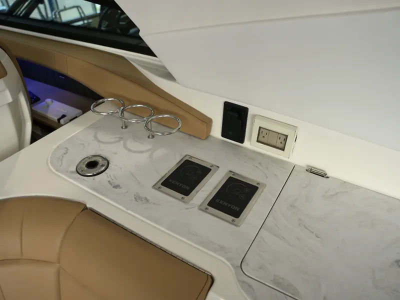 Slide: The Image of Sea Ray SLX 400 2026 - 30