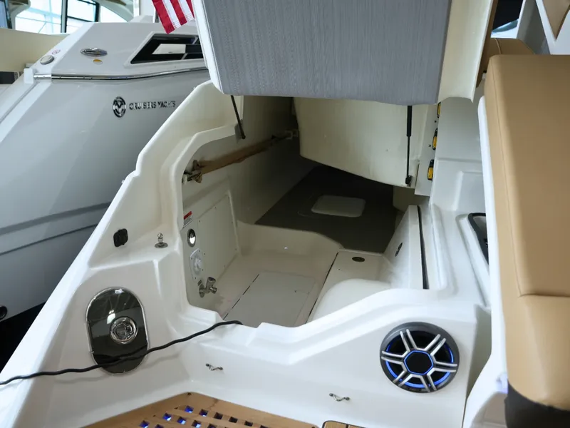 Slide: The Image of Sea Ray SLX 400 2026 - 15