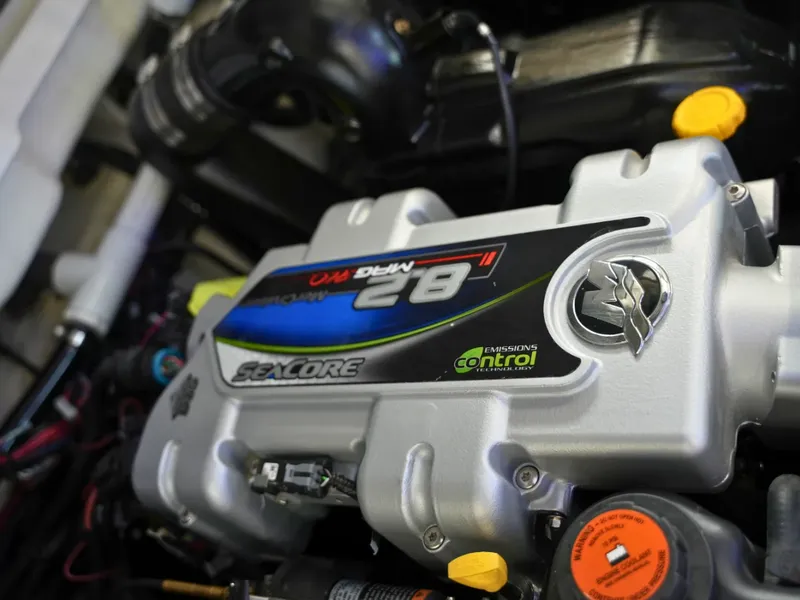 Slide: The Image of Sea Ray SLX 400 2026 - 73