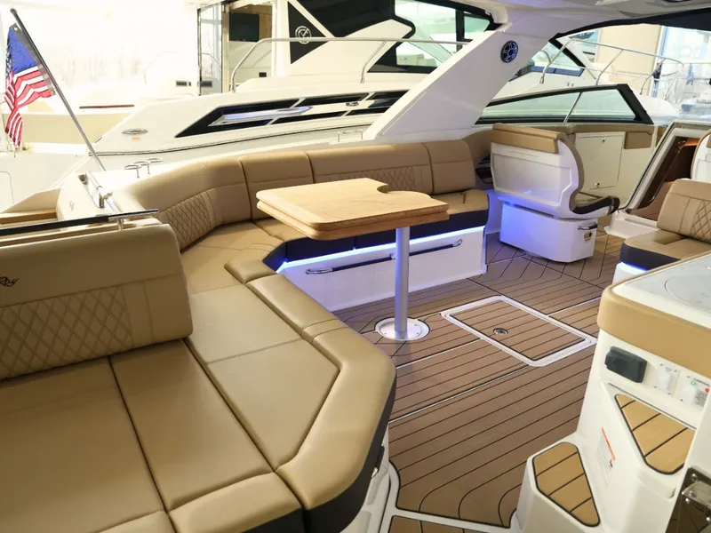 Slide: The Image of Sea Ray SLX 400 2026 - 19