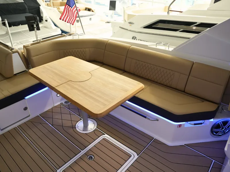 Slide: The Image of Sea Ray SLX 400 2026 - 21