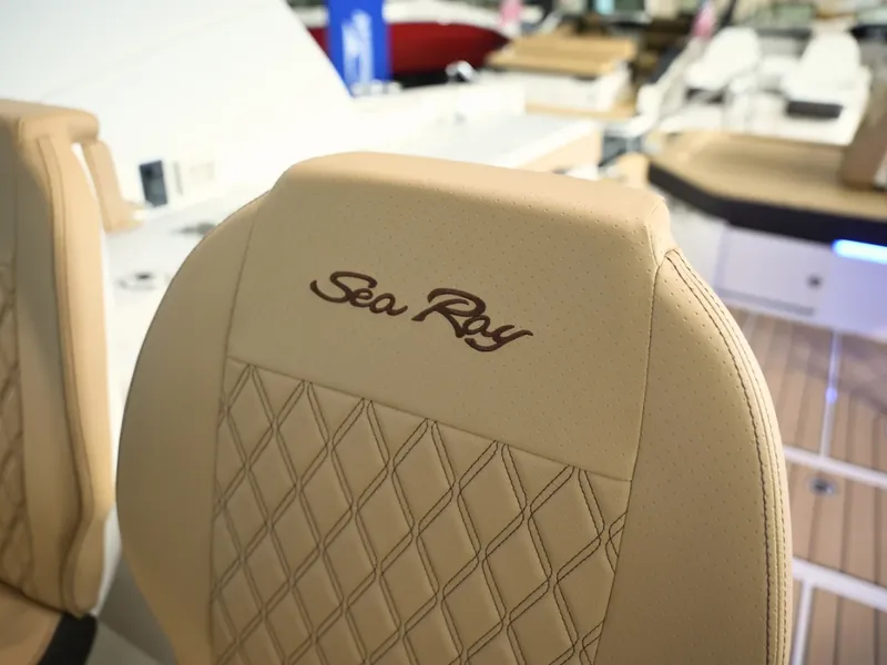 Slide: The Image of Sea Ray SLX 400 2026 - 39