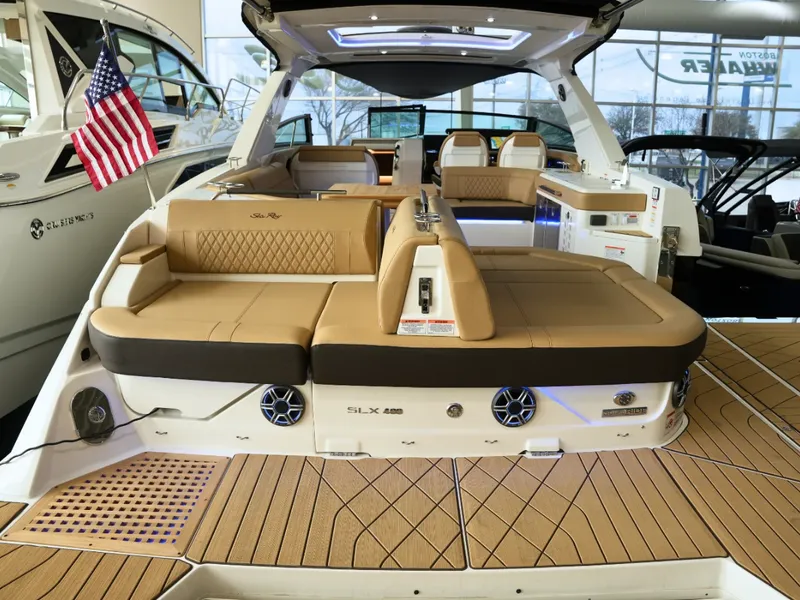 Slide: The Image of Sea Ray SLX 400 2026 - 13