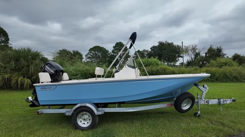 The Image of Boston Whaler 170 Montauk 2027 - 0