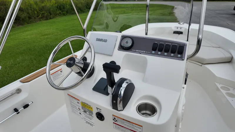Slide: The Image of Boston Whaler 170 Montauk 2027 - 7