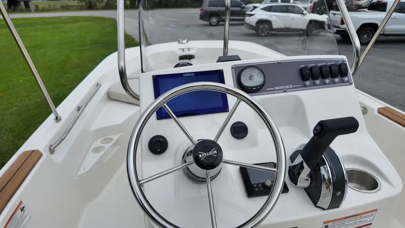Slide: The Image of Boston Whaler 170 Montauk 2027 - 8