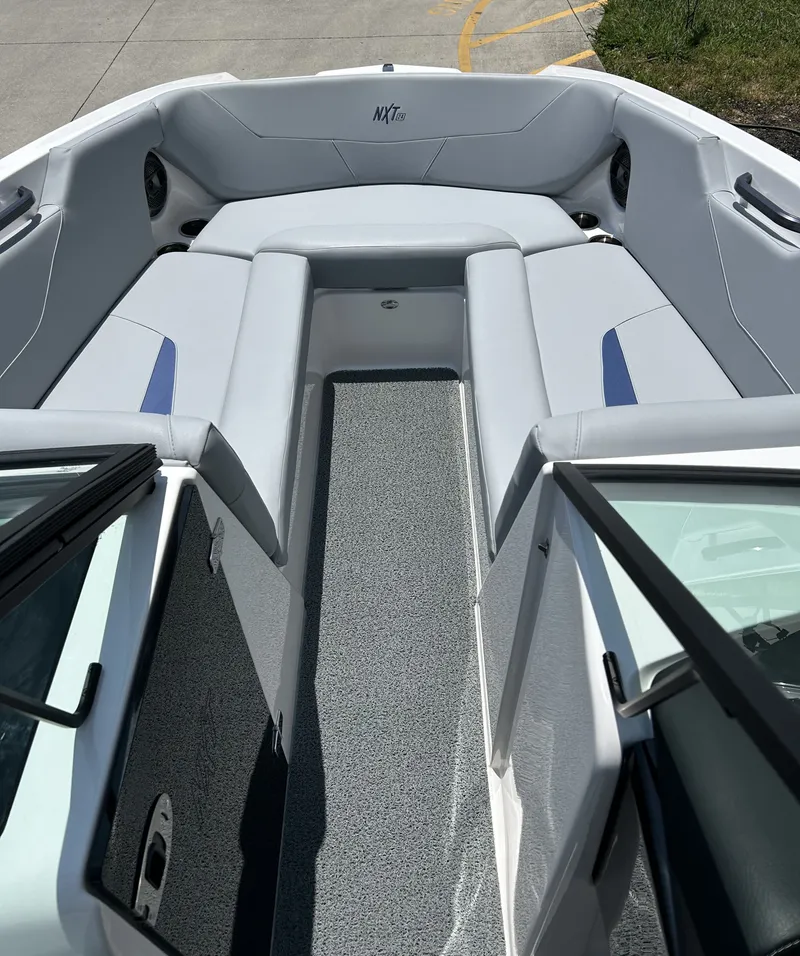 Slide: The Image of Mastercraft NXT24 2022 - 8