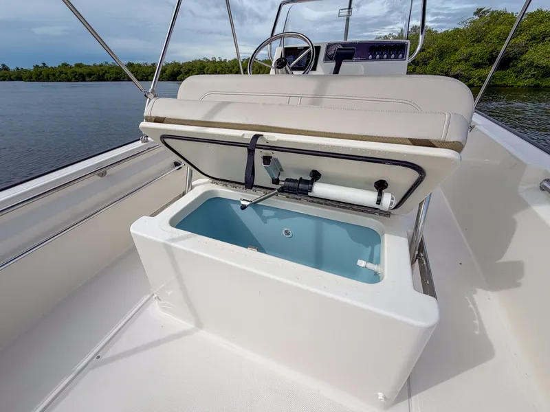 Slide: The Image of Boston Whaler 170 Montauk 2027 - 14