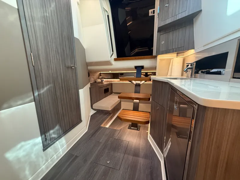 Slide: The Image of Sea Ray 370 SUNDANCER OUTBOARD 2022 - 63