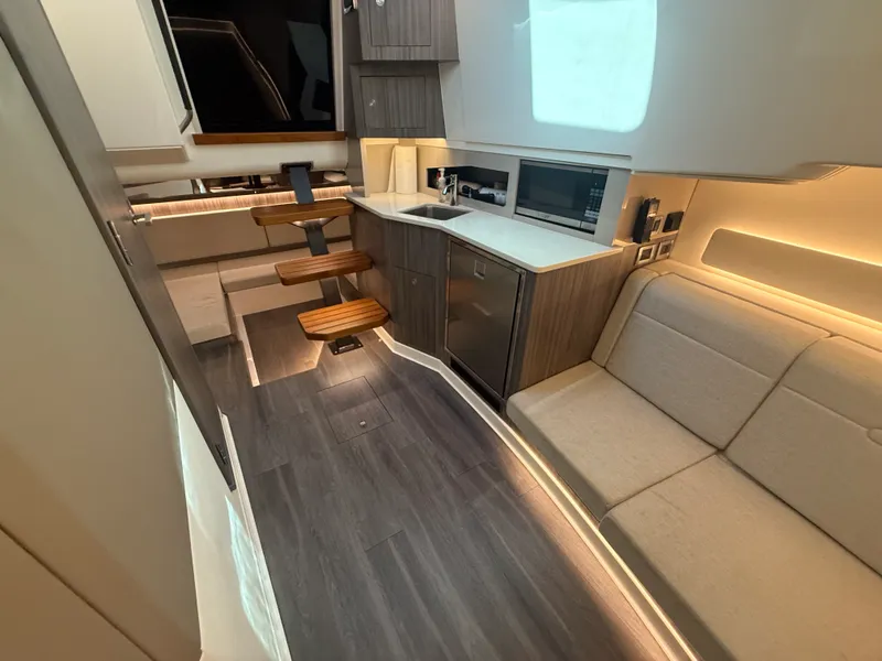 Slide: The Image of Sea Ray 370 SUNDANCER OUTBOARD 2022 - 62