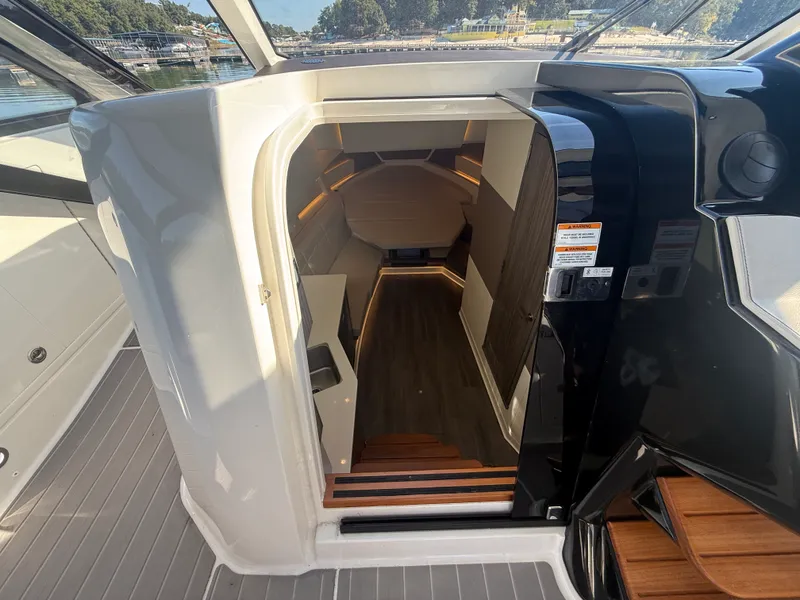 Slide: The Image of Sea Ray 370 SUNDANCER OUTBOARD 2022 - 54