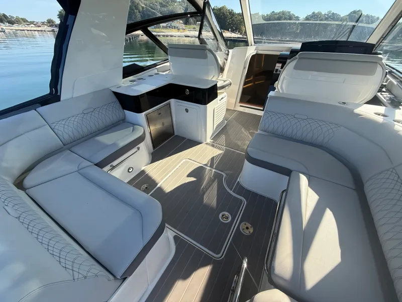 Slide: The Image of Sea Ray 370 SUNDANCER OUTBOARD 2022 - 24