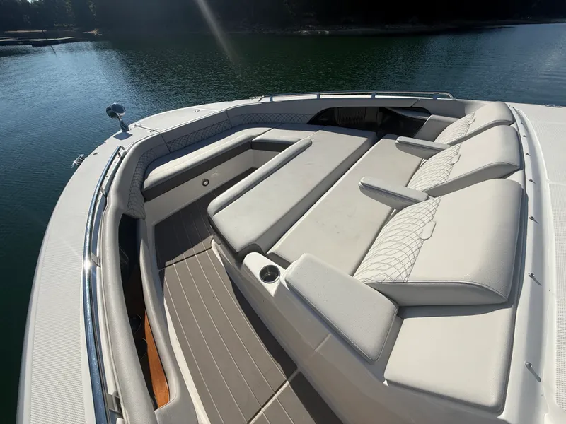 Slide: The Image of Sea Ray 370 SUNDANCER OUTBOARD 2022 - 49