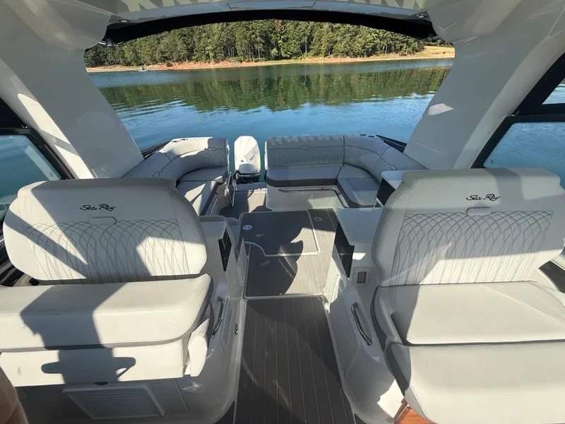Slide: The Image of Sea Ray 370 SUNDANCER OUTBOARD 2022 - 40