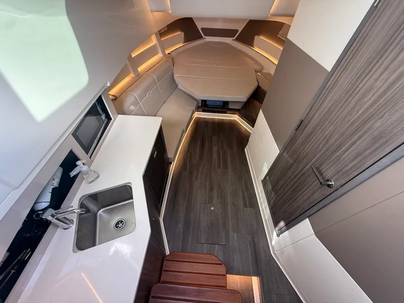 Slide: The Image of Sea Ray 370 SUNDANCER OUTBOARD 2022 - 55
