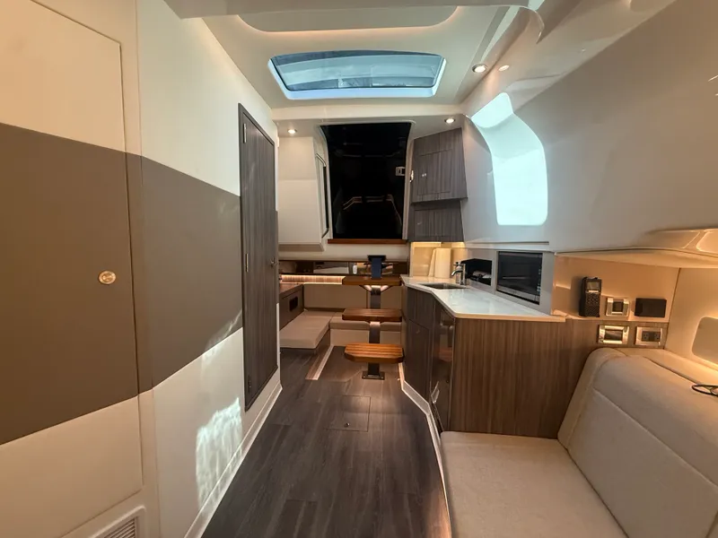 Slide: The Image of Sea Ray 370 SUNDANCER OUTBOARD 2022 - 61