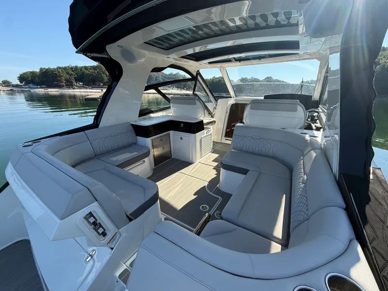 Slide: The Image of Sea Ray 370 SUNDANCER OUTBOARD 2022 - 22