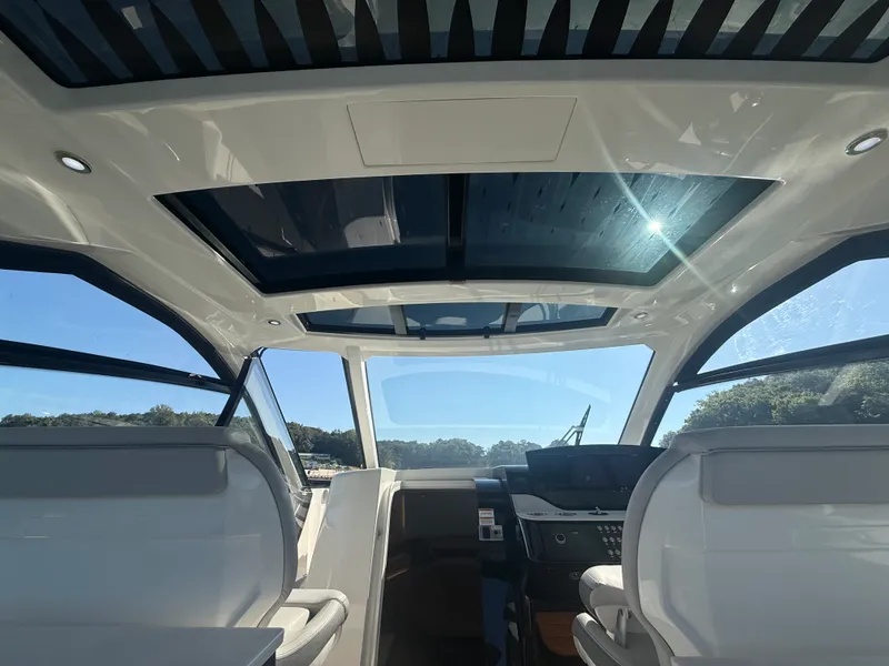 Slide: The Image of Sea Ray 370 SUNDANCER OUTBOARD 2022 - 32