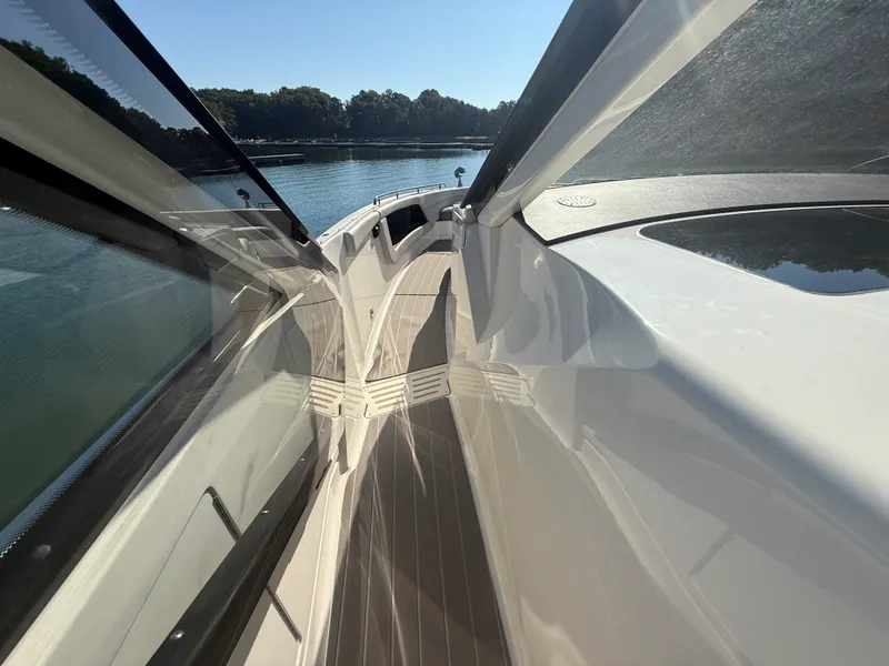 Slide: The Image of Sea Ray 370 SUNDANCER OUTBOARD 2022 - 47