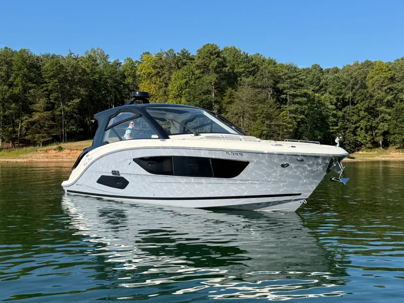 Slide: The Image of Sea Ray 370 SUNDANCER OUTBOARD 2022 - 3