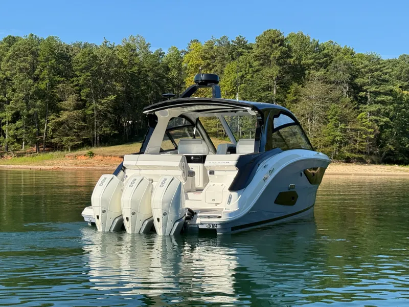 Slide: The Image of Sea Ray 370 SUNDANCER OUTBOARD 2022 - 17