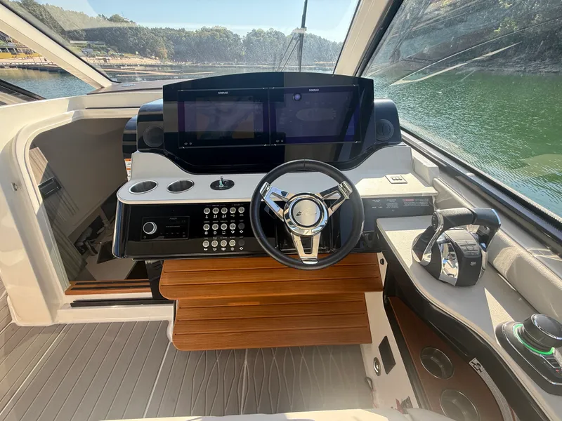 Slide: The Image of Sea Ray 370 SUNDANCER OUTBOARD 2022 - 36