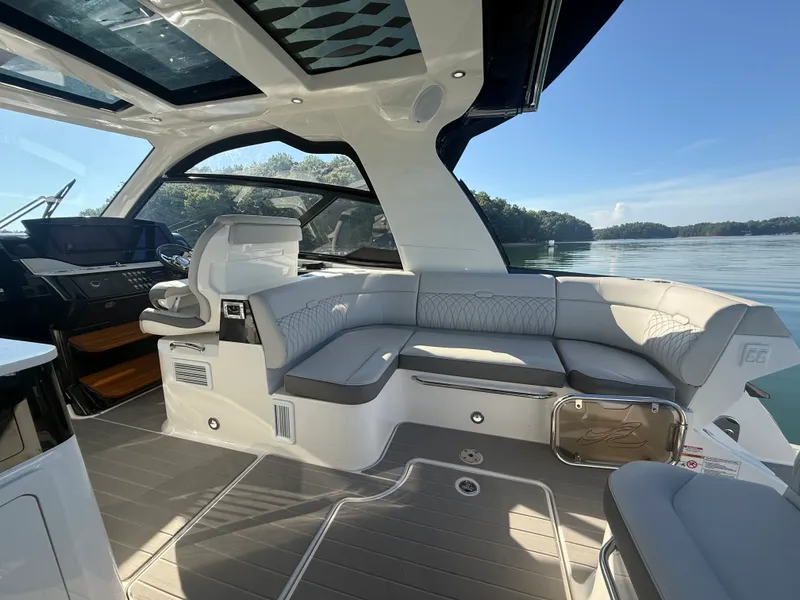 Slide: The Image of Sea Ray 370 SUNDANCER OUTBOARD 2022 - 27