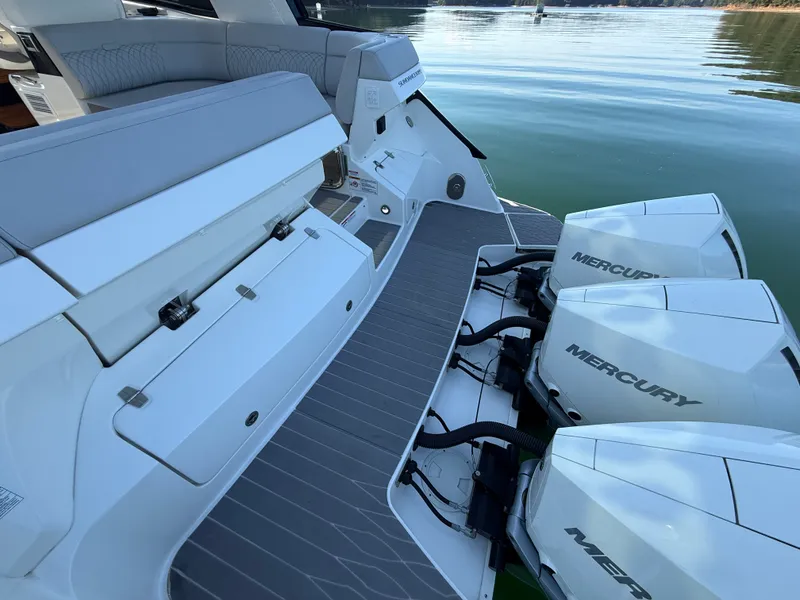 Slide: The Image of Sea Ray 370 SUNDANCER OUTBOARD 2022 - 18