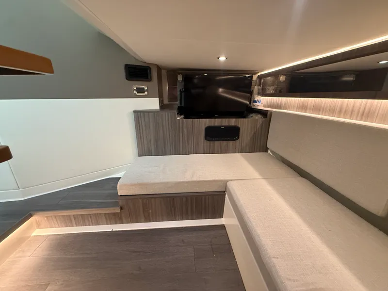 Slide: The Image of Sea Ray 370 SUNDANCER OUTBOARD 2022 - 67