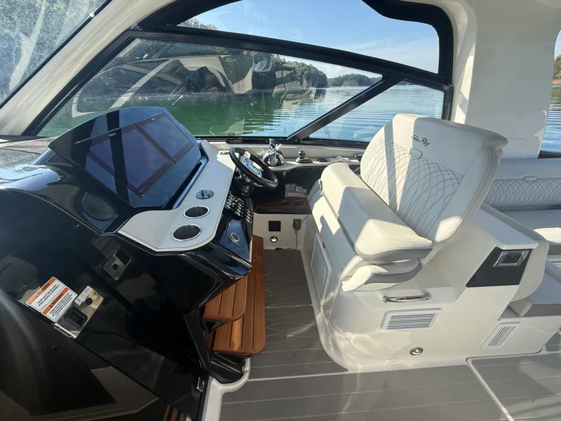 Slide: The Image of Sea Ray 370 SUNDANCER OUTBOARD 2022 - 34