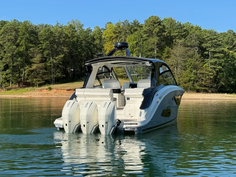 Slide: The Image of Sea Ray 370 SUNDANCER OUTBOARD 2022 - 16