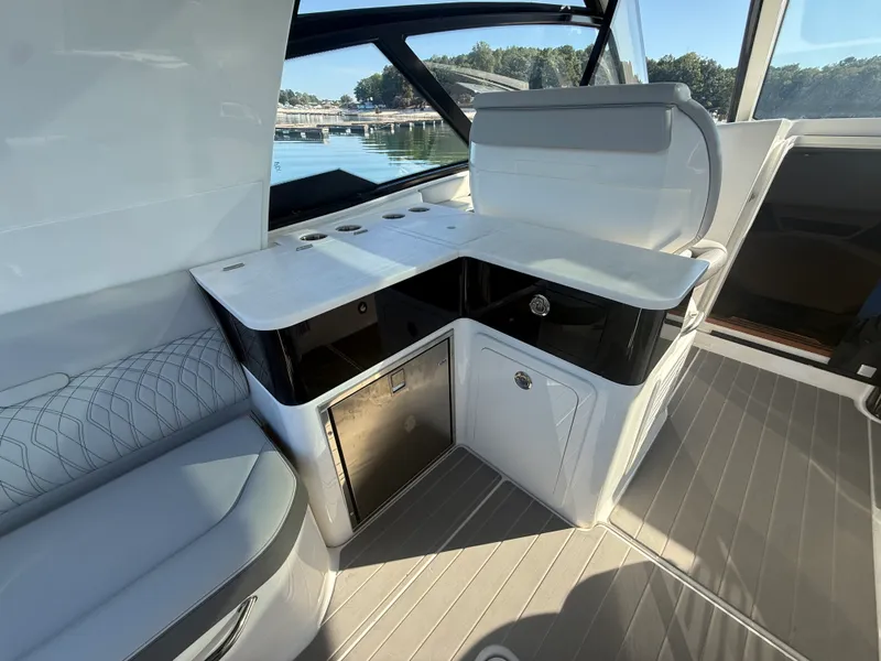 Slide: The Image of Sea Ray 370 SUNDANCER OUTBOARD 2022 - 28
