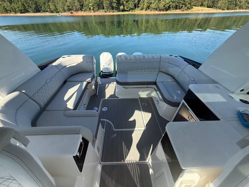 Slide: The Image of Sea Ray 370 SUNDANCER OUTBOARD 2022 - 38