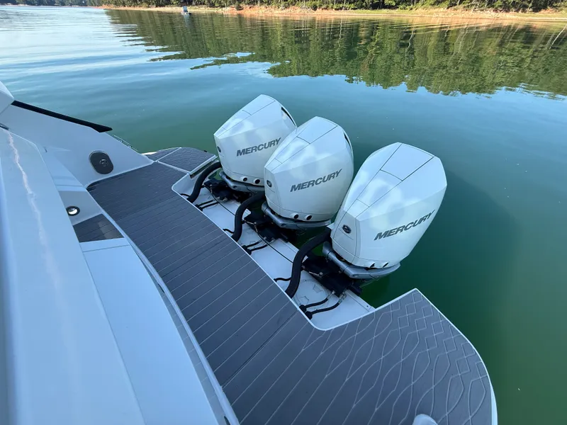 Slide: The Image of Sea Ray 370 SUNDANCER OUTBOARD 2022 - 19