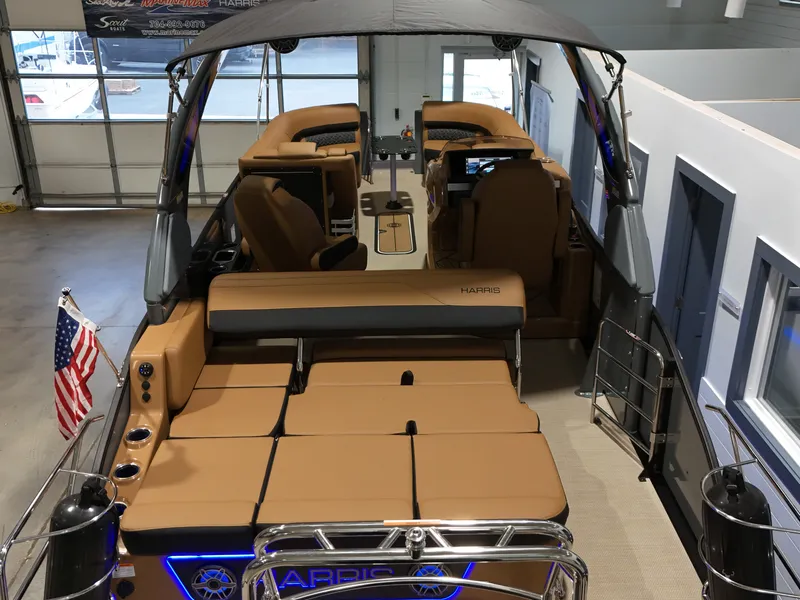 Slide: The Image of Harris Grand Mariner 250 2027 - 16