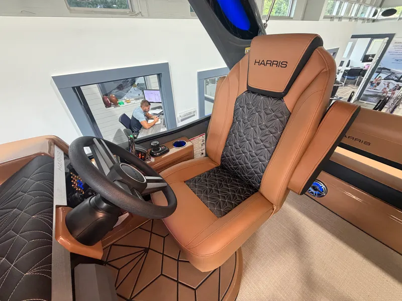 Slide: The Image of Harris Grand Mariner 250 2027 - 22