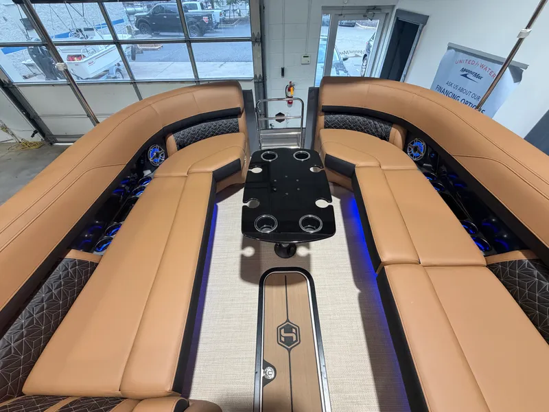 Slide: The Image of Harris Grand Mariner 250 2027 - 27