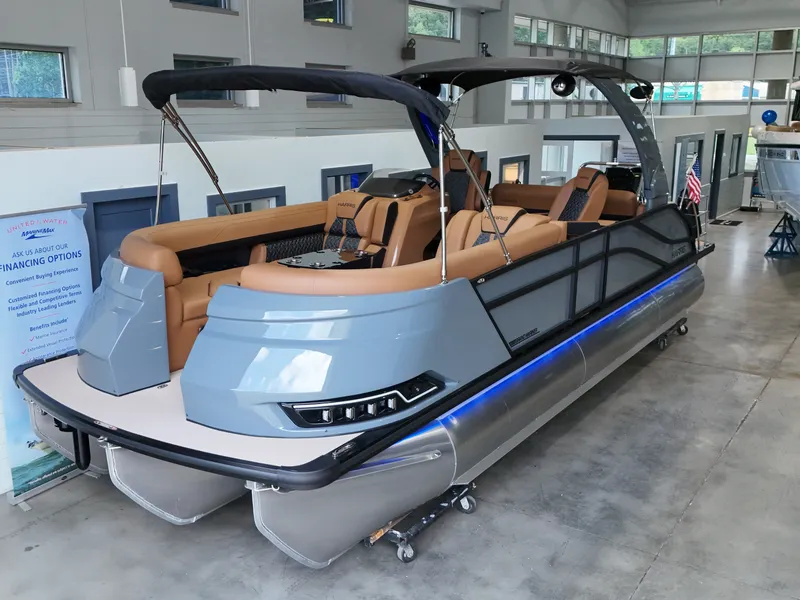 Slide: The Image of Harris Grand Mariner 250 2027 - 4
