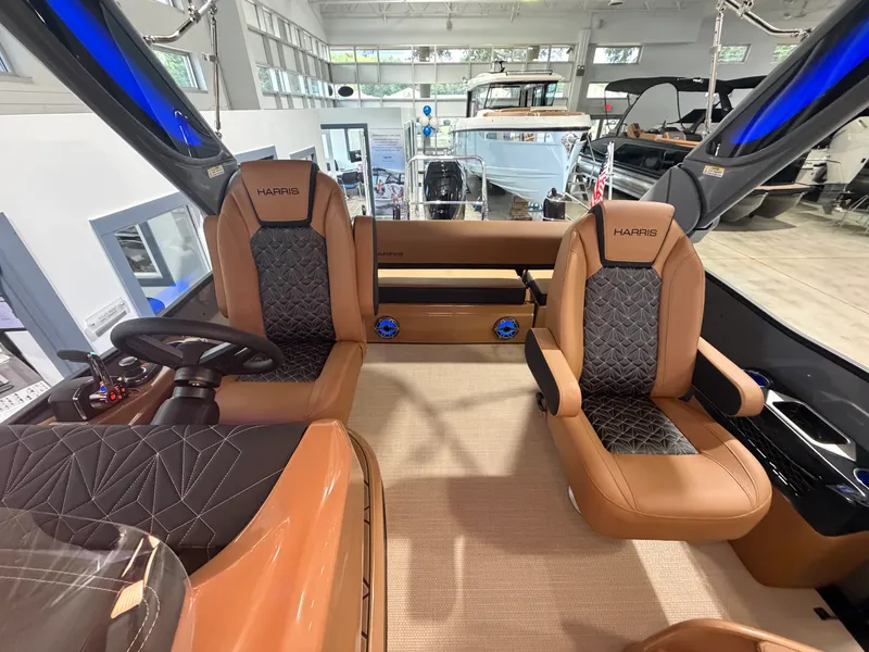 Slide: The Image of Harris Grand Mariner 250 2027 - 20