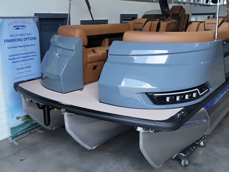 Slide: The Image of Harris Grand Mariner 250 2027 - 5