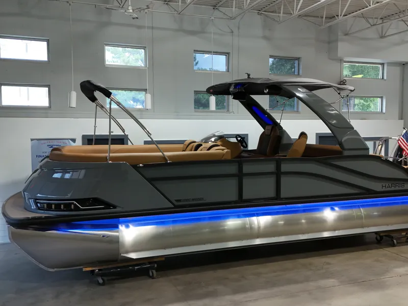 Slide: The Image of Harris Grand Mariner 250 2027 - 1