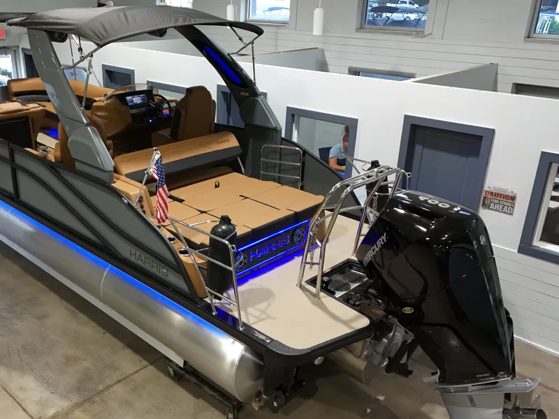 Slide: The Image of Harris Grand Mariner 250 2027 - 15