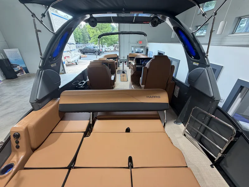 Slide: The Image of Harris Grand Mariner 250 2027 - 19