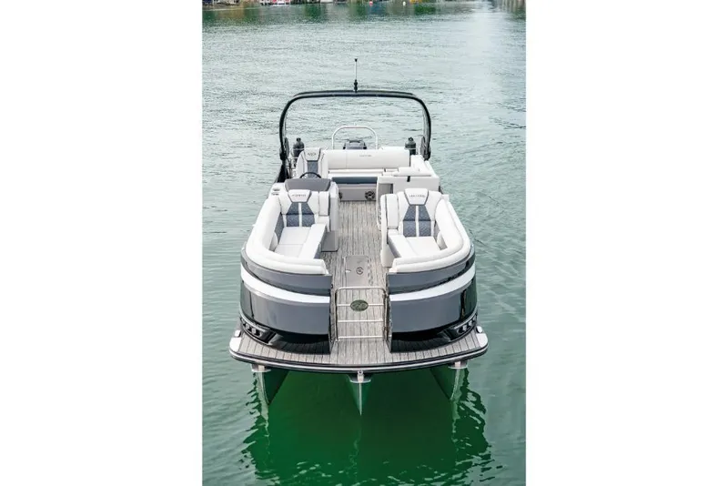 Slide: The Image of Harris Grand Mariner 250 2027 - 16