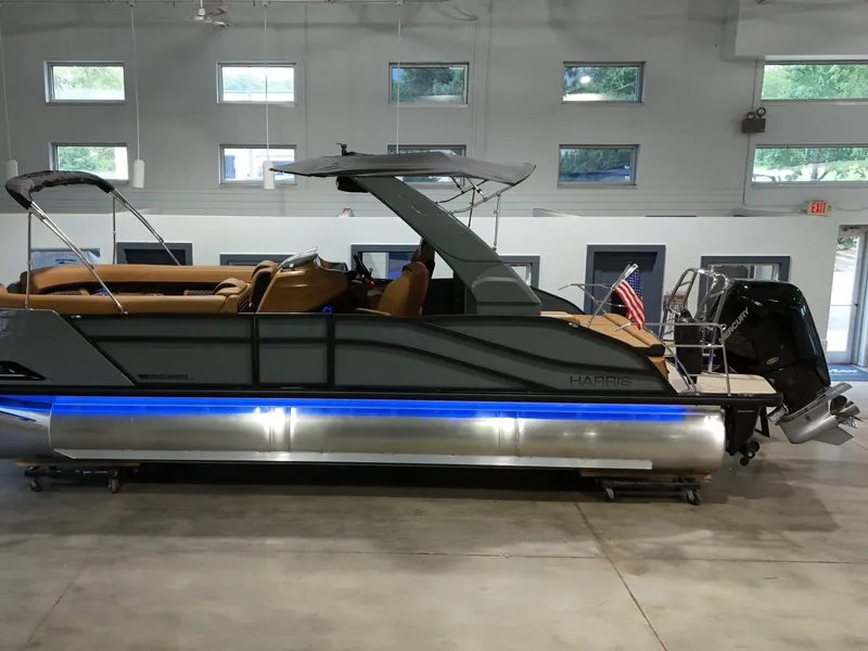 Slide: The Image of Harris Grand Mariner 250 2027 - 14