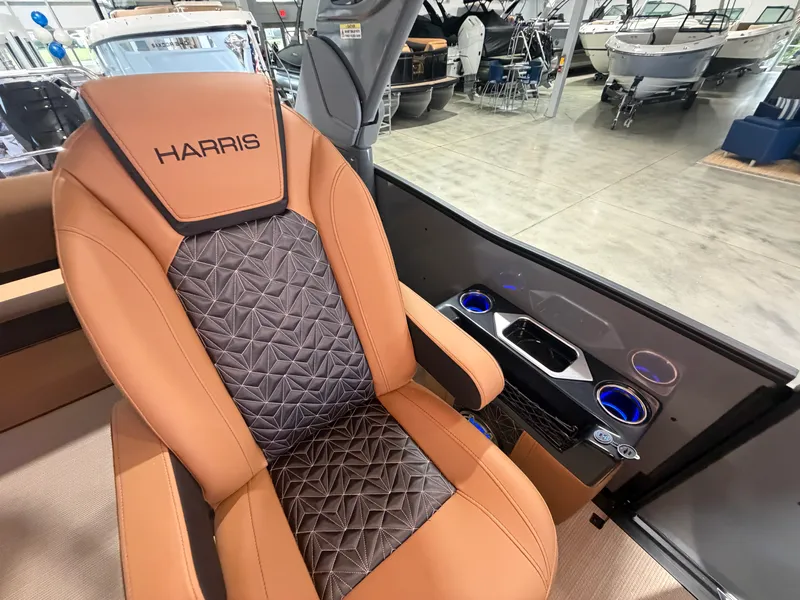 Slide: The Image of Harris Grand Mariner 250 2027 - 21